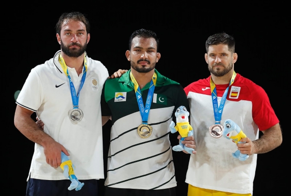 Pedro Medalla de Bronce en los Juegos Mundiales de Lucha Playa